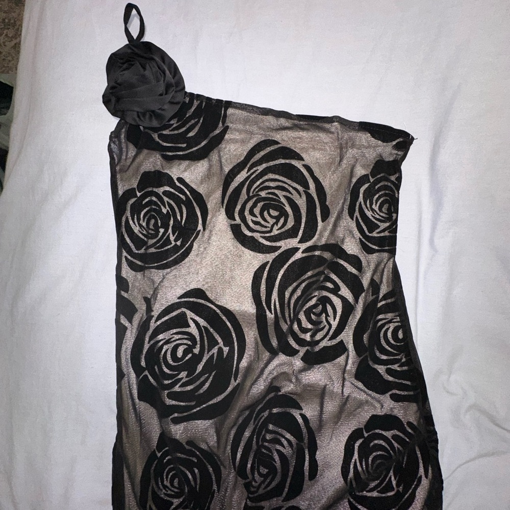 Elegant Black and Gray Rose Dress